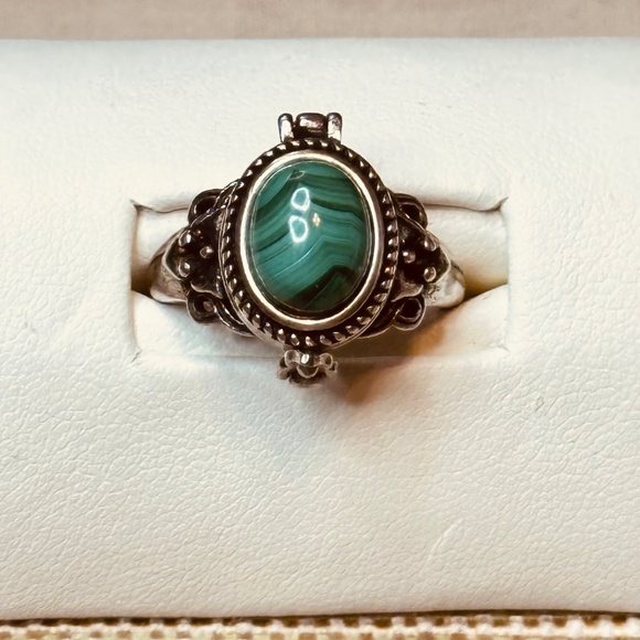 Silver Tone Malachite Poison Ring Oval Stone Vintage - Picture 12 of 14